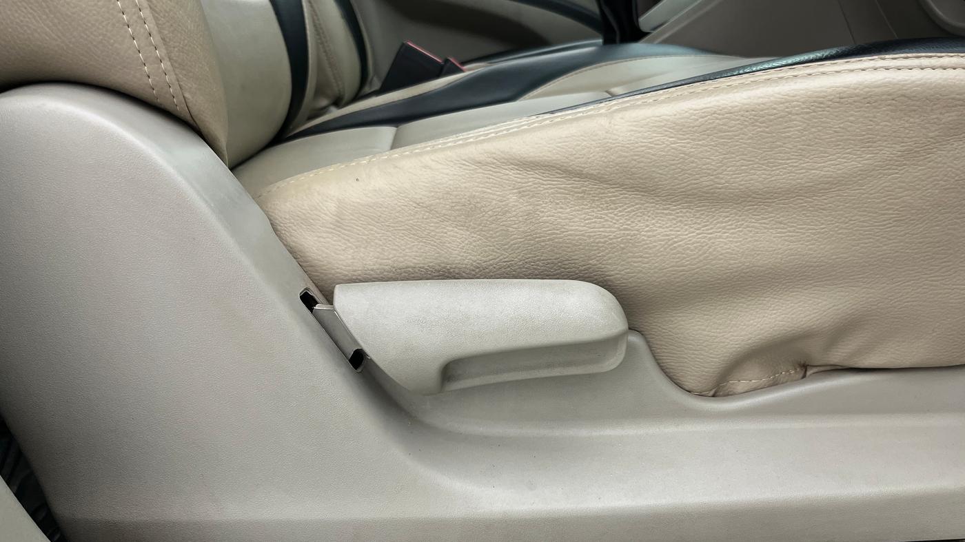 2016 Maruti Celerio ZDI, Diesel, Manual, 59,828 km, Driver Side Adjustment Panel