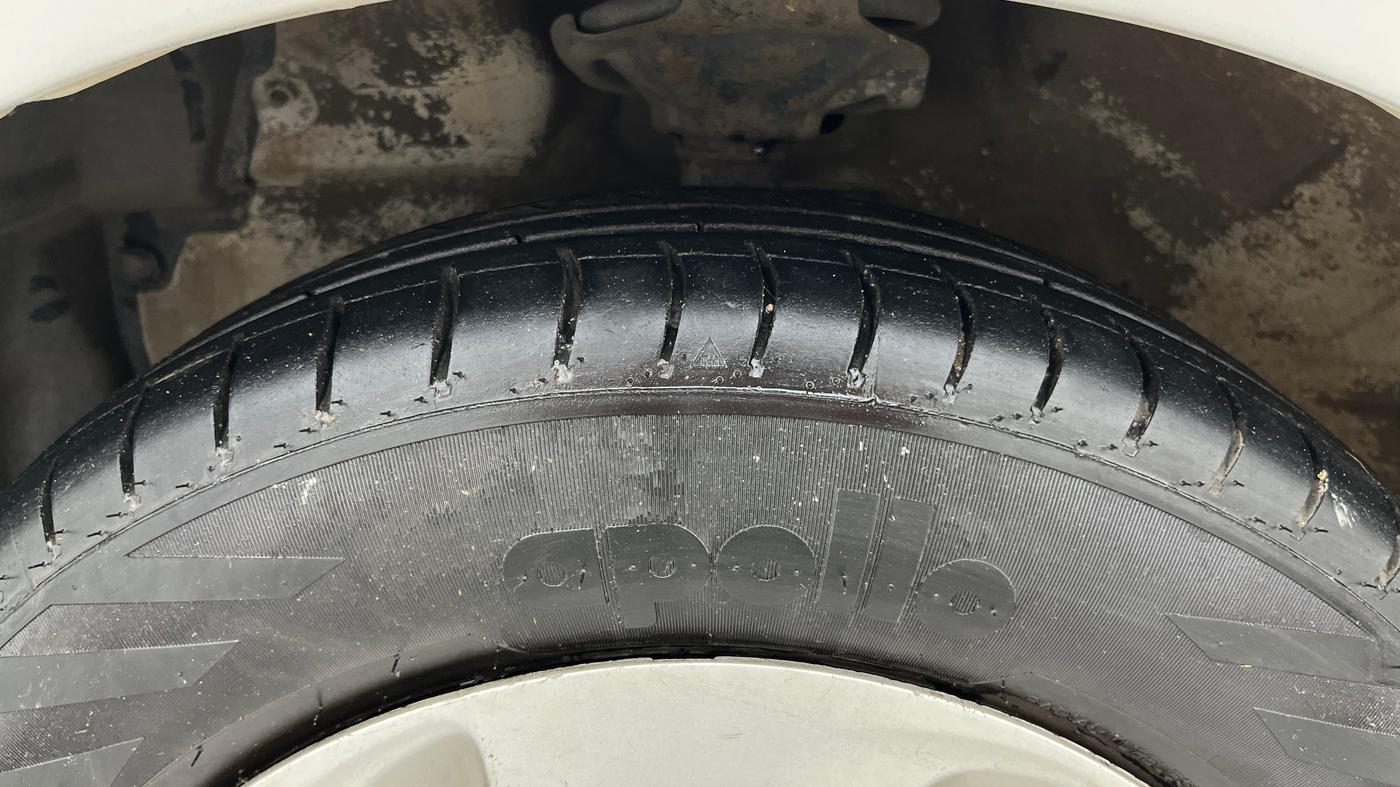2016 Maruti Celerio ZDI, Diesel, Manual, 59,828 km, Left Front Tyre Tread