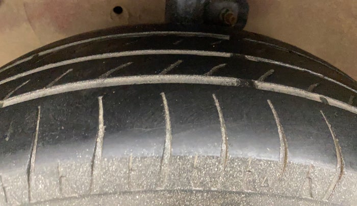 2016 Maruti Celerio ZXI AMT, Petrol, Automatic, 1,05,469 km, Left Front Tyre Tread