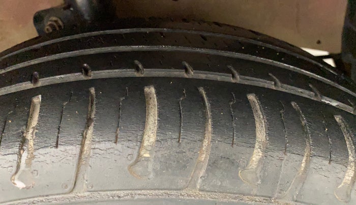 2016 Maruti Celerio ZXI AMT, Petrol, Automatic, 1,05,469 km, Right Front Tyre Tread