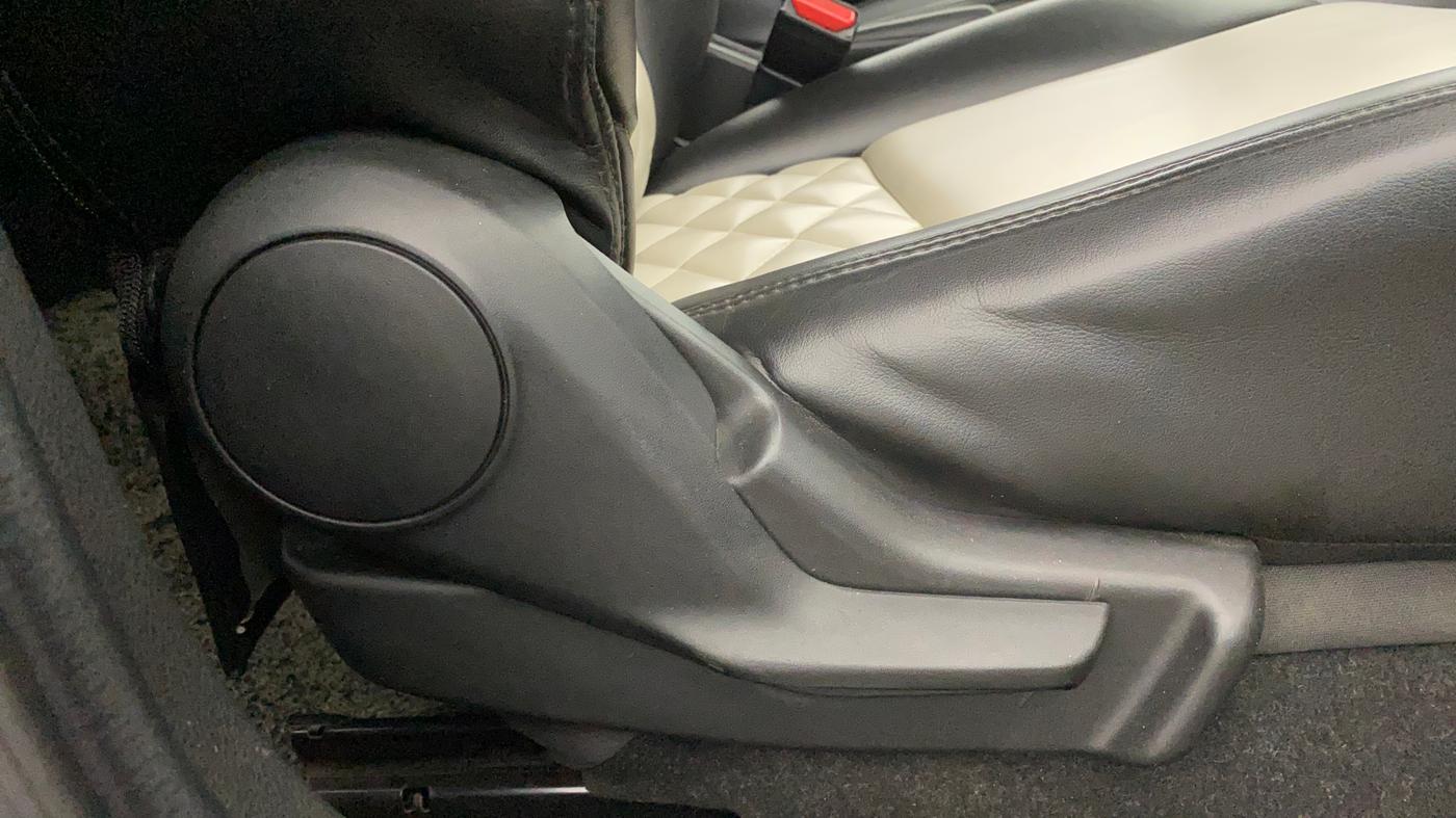 2019 Maruti Baleno DELTA PETROL 1.2, Petrol, Manual, 66,791 km, Driver Side Adjustment Panel