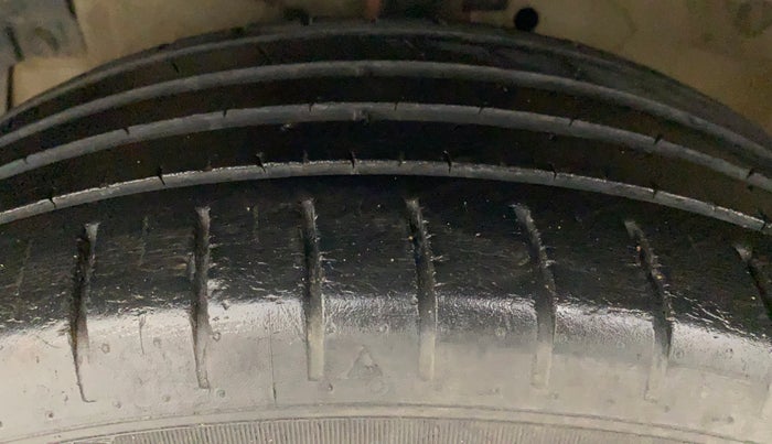 2018 Maruti Ciaz ALPHA 1.4 PETROL, Petrol, Manual, 45,811 km, Left Front Tyre Tread