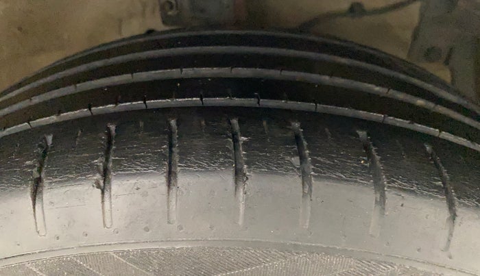 2018 Maruti Ciaz ALPHA 1.4 PETROL, Petrol, Manual, 45,811 km, Right Front Tyre Tread