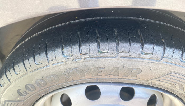 2017 Hyundai Eon ERA +, Petrol, Manual, 78,412 km, Right Front Tyre Tread