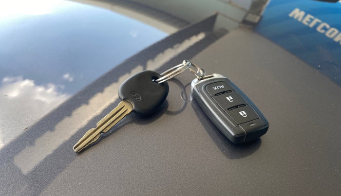 2017 Hyundai Eon ERA +, Petrol, Manual, 78,412 km, Key Close Up