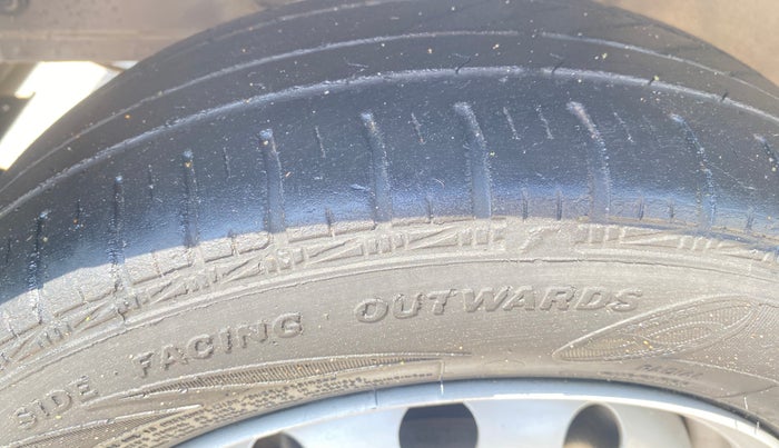 2017 Hyundai Eon ERA +, Petrol, Manual, 78,412 km, Left Front Tyre Tread