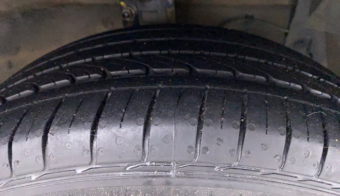 2020 Maruti Ciaz ALPHA 1.5 AT SHVS, Petrol, Automatic, 17,375 km, Right Front Tyre Tread