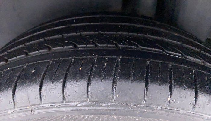 2020 Maruti Ciaz ALPHA 1.5 AT SHVS, Petrol, Automatic, 17,375 km, Left Rear Tyre Tread