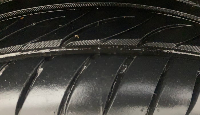 2018 Hyundai Elite i20 ASTA 1.2  CVT, Petrol, Automatic, 32,704 km, Right Front Tyre Tread