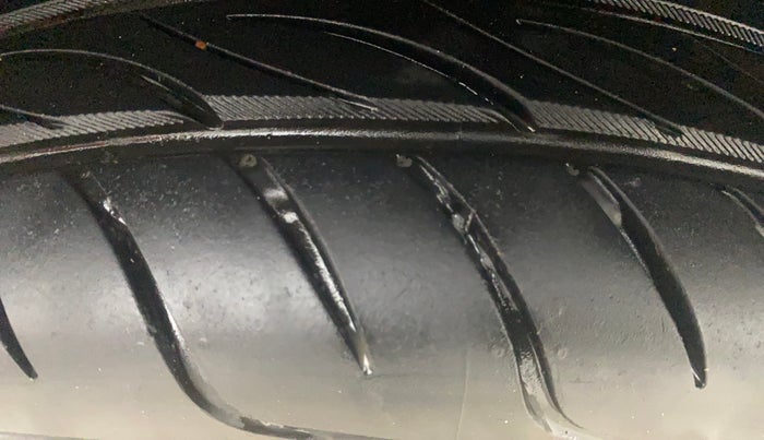 2018 Hyundai Elite i20 ASTA 1.2  CVT, Petrol, Automatic, 32,704 km, Left Front Tyre Tread