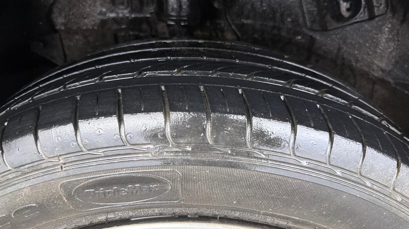 2018 Tata NEXON XM PETROL, Petrol, Manual, 42,767 km, Right Rear Tyre Tread