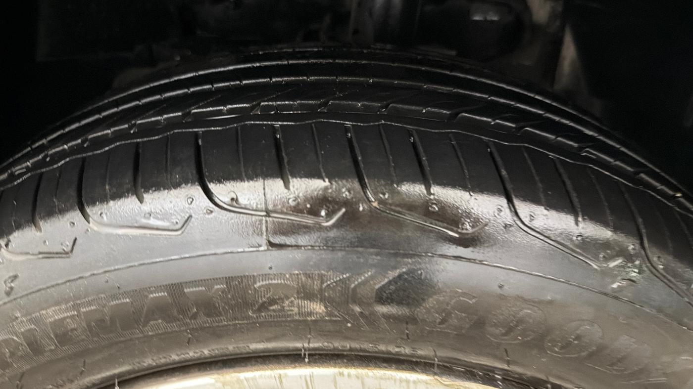 2018 Tata NEXON XM PETROL, Petrol, Manual, 42,767 km, Left Front Tyre Tread