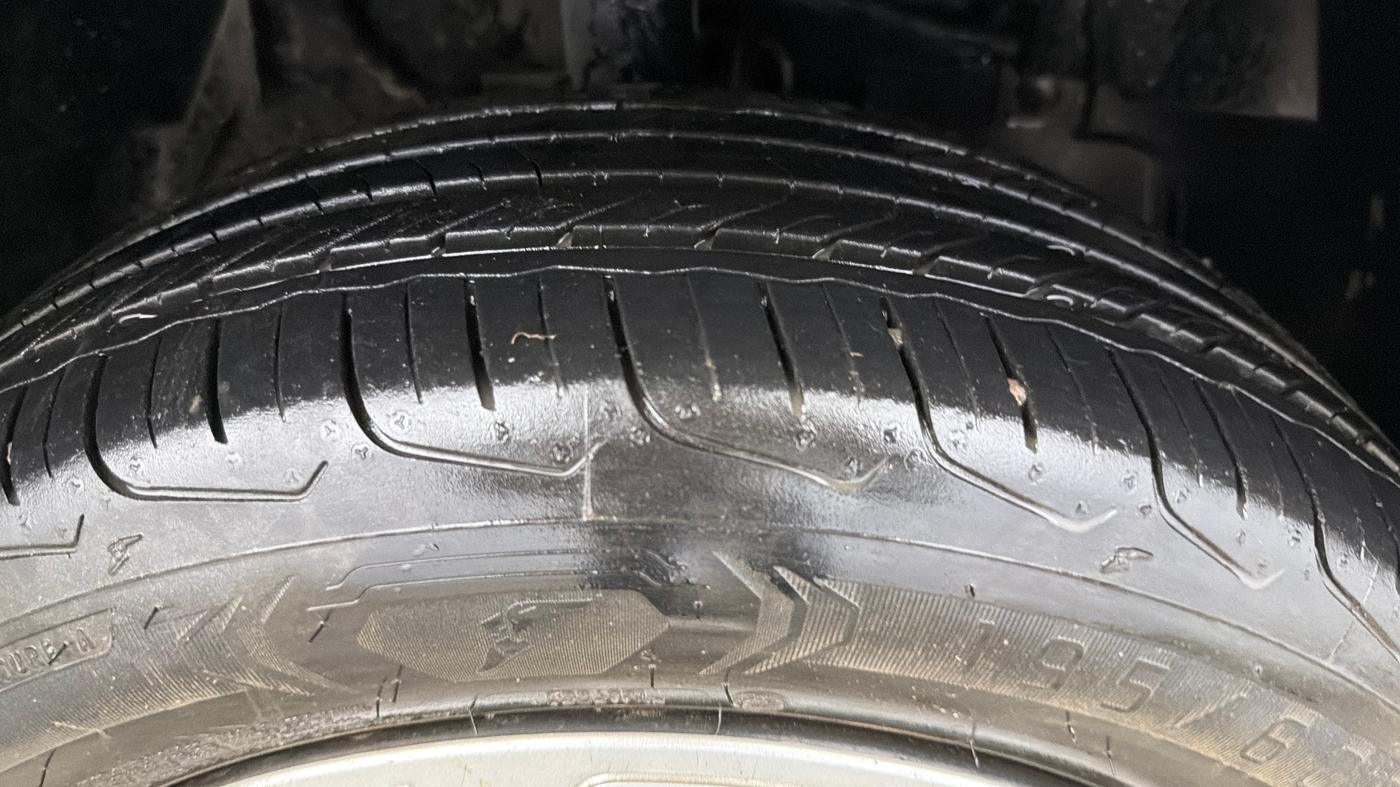 2018 Tata NEXON XM PETROL, Petrol, Manual, 42,767 km, Right Front Tyre Tread