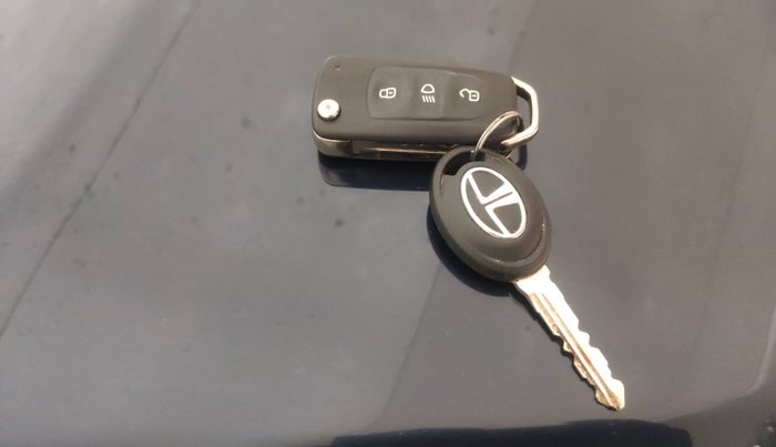2019 Tata TIGOR XZ PLUS PETROL, Petrol, Manual, 72,772 km, Key Close Up