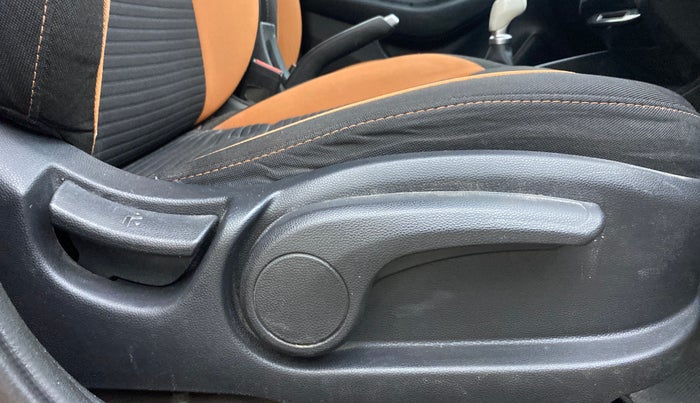 2016 Hyundai i20 Active 1.2 SX, Petrol, Manual, 75,197 km, Driver Side Adjustment Panel