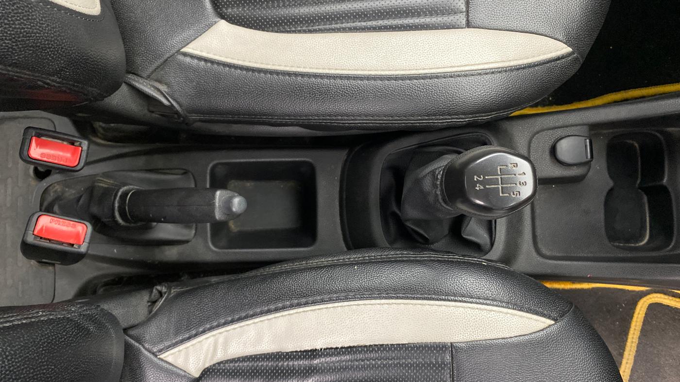 2018 Renault Kwid RXT 0.8 (O), Petrol, Manual, 42,708 km, Gear Lever
