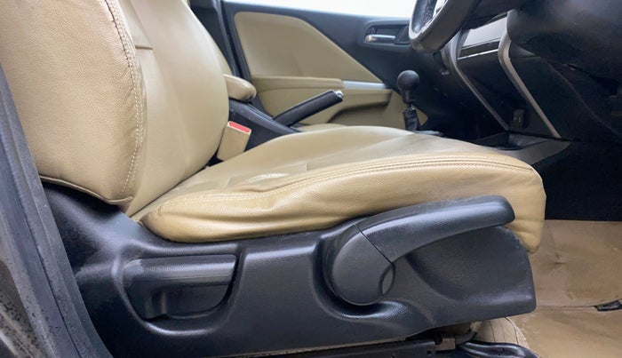 2016 Honda City 1.5L I-VTEC VX, Petrol, Manual, 1,02,341 km, Driver Side Adjustment Panel