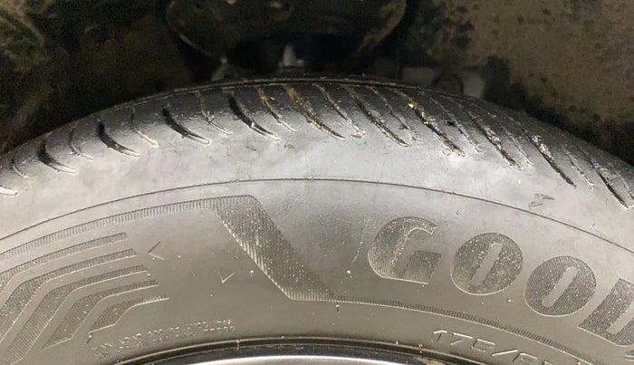 2016 Honda City 1.5L I-VTEC VX, Petrol, Manual, 1,02,341 km, Right Front Tyre Tread