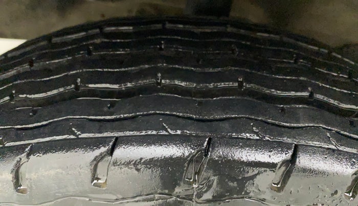 2012 Maruti Eeco 5 STR WITH A/C+HTR, Petrol, Manual, 44,386 km, Left Front Tyre Tread