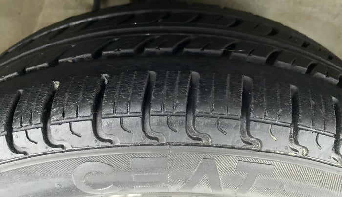 2017 Maruti Alto K10 VXI P, Petrol, Manual, 51,291 km, Right Front Tyre Tread