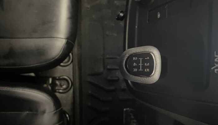 2018 Mahindra Kuv100 K8 6 STR, Petrol, Manual, 66,771 km, Gear Lever