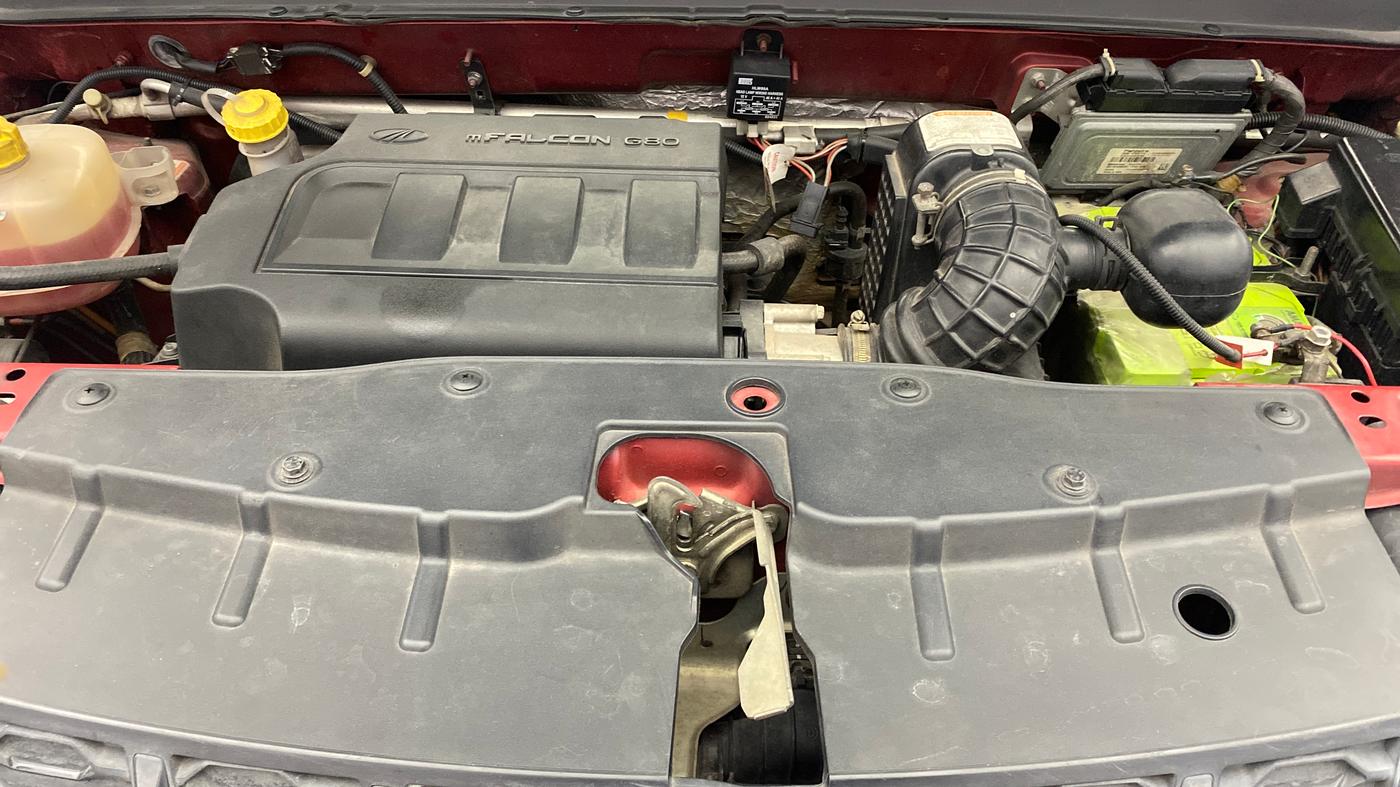 2018 Mahindra Kuv100 K8 6 STR, Petrol, Manual, 66,771 km, Engine View