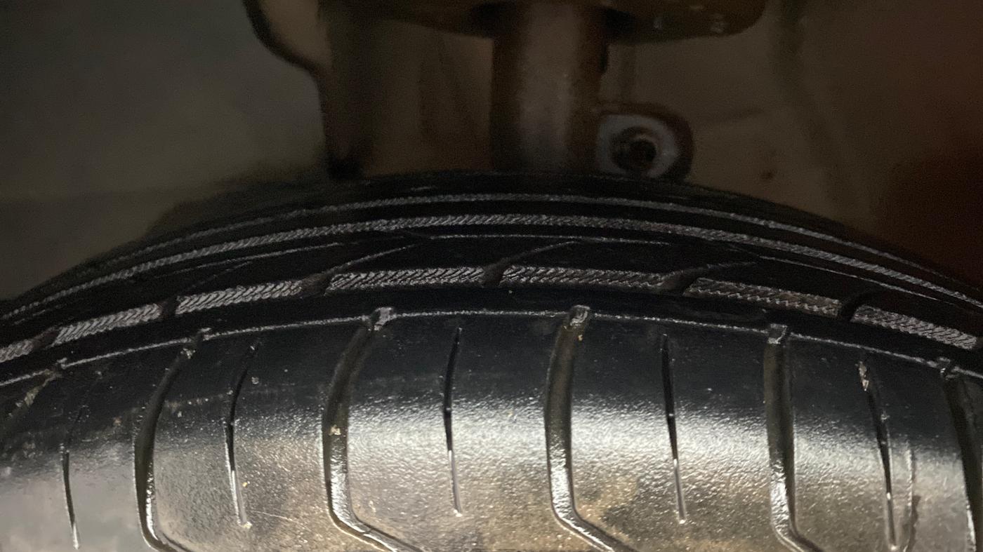 2018 Mahindra Kuv100 K8 6 STR, Petrol, Manual, 66,771 km, Left Front Tyre Tread