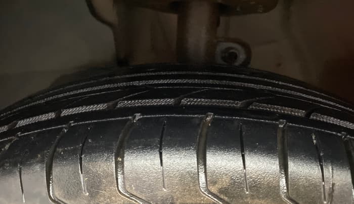 2018 Mahindra Kuv100 K8 6 STR, Petrol, Manual, 66,771 km, Left Front Tyre Tread