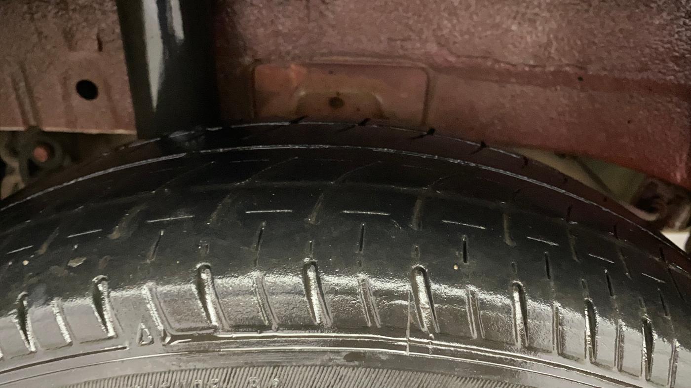2018 Mahindra Kuv100 K8 6 STR, Petrol, Manual, 66,771 km, Right Rear Tyre Tread
