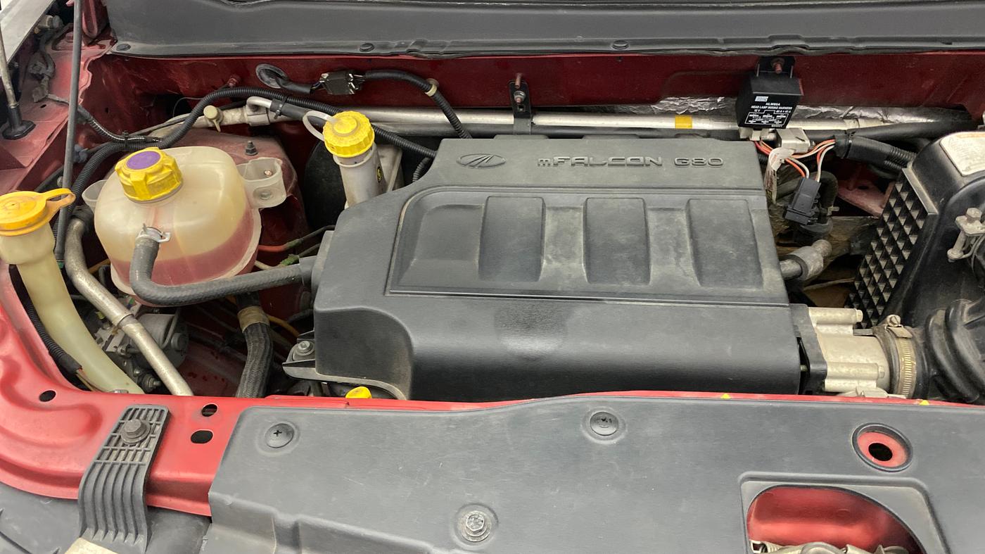 2018 Mahindra Kuv100 K8 6 STR, Petrol, Manual, 66,771 km, Engine View - Right