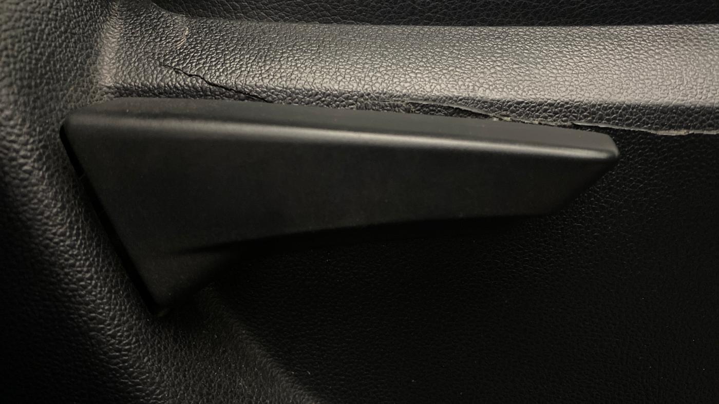 2018 Mahindra Kuv100 K8 6 STR, Petrol, Manual, 66,771 km, Driver Side Adjustment Panel