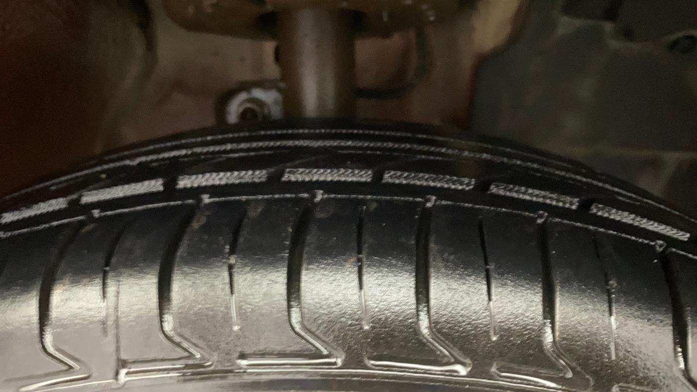 2018 Mahindra Kuv100 K8 6 STR, Petrol, Manual, 66,771 km, Right Front Tyre Tread