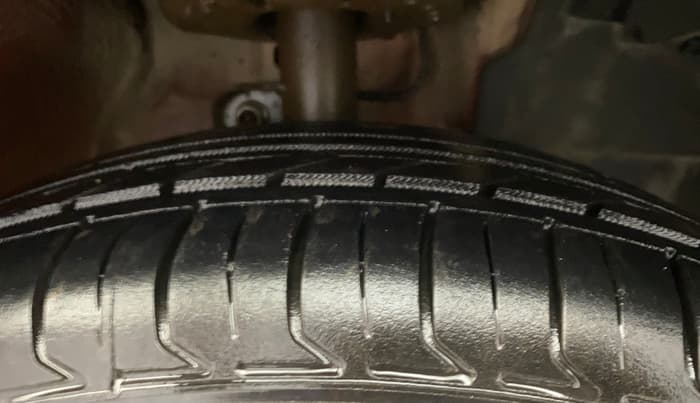 2018 Mahindra Kuv100 K8 6 STR, Petrol, Manual, 66,771 km, Right Front Tyre Tread