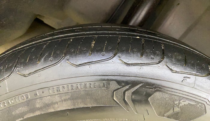 2017 Maruti Ciaz ZETA DIESEL 1.3, Diesel, Manual, 1,41,965 km, Right Rear Tyre Tread