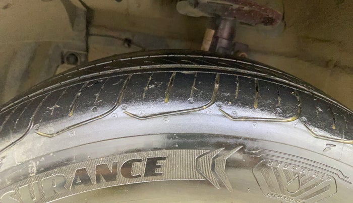 2017 Maruti Ciaz ZETA DIESEL 1.3, Diesel, Manual, 1,41,965 km, Left Front Tyre Tread