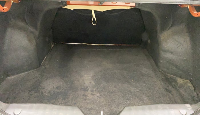 2017 Maruti Ciaz ZETA DIESEL 1.3, Diesel, Manual, 1,41,965 km, Boot Inside