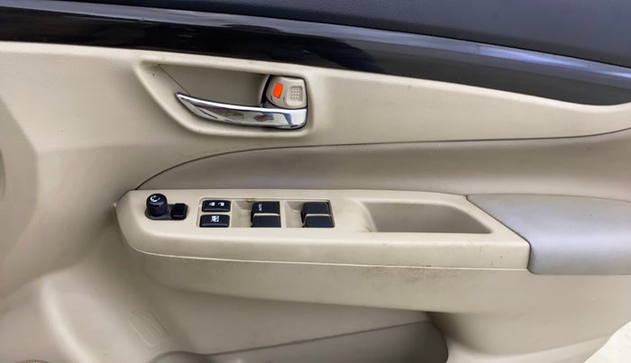 2017 Maruti Ciaz ZETA DIESEL 1.3, Diesel, Manual, 1,41,965 km, Driver Side Door Panels Control