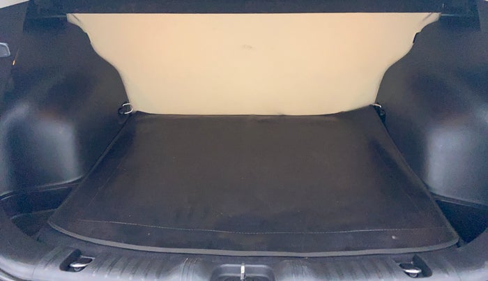 2017 Jeep Compass 2.0 LONGITUDE (O), Diesel, Manual, 50,875 km, Boot Inside