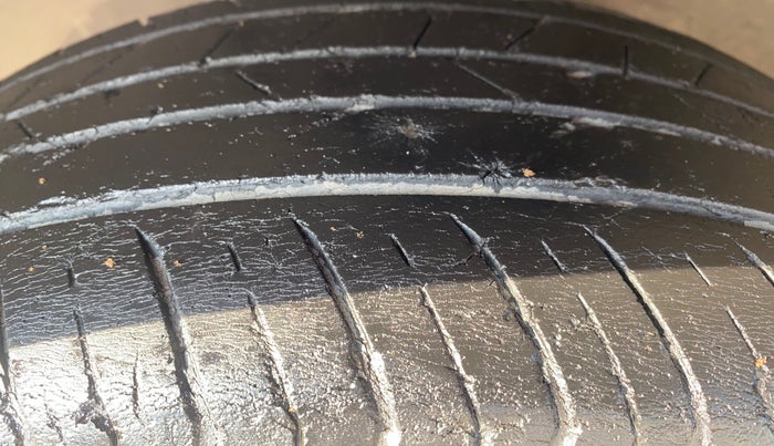 2018 Maruti Baleno ZETA PETROL 1.2, Petrol, Manual, 76,839 km, Left Front Tyre Tread