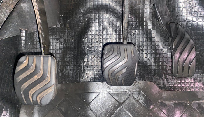 2017 Datsun Redi Go T (O), Petrol, Manual, 43,414 km, Pedals