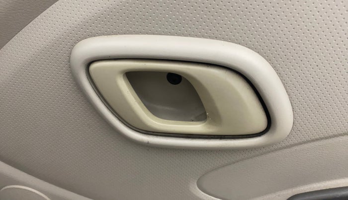 2017 Datsun Redi Go T (O), Petrol, Manual, 43,414 km, Driver Side Door Panels Control