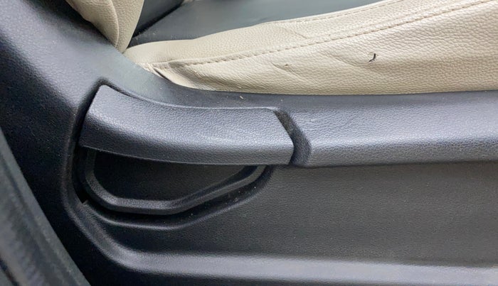 2022 Hyundai VENUE S 1.2, Petrol, Manual, 28,273 km, Driver Side Adjustment Panel