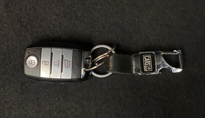 2020 KIA SONET GTX + 1.0 IMT, Petrol, Manual, 10,902 km, Key Close Up