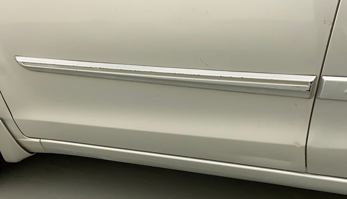 2014 Maruti Ertiga VXI, Petrol, Manual, 76,333 km, Front passenger door - Slightly dented