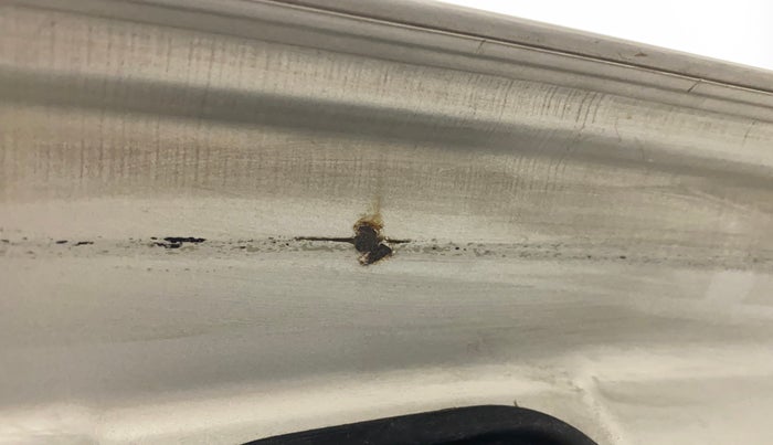 2014 Maruti Ertiga VXI, Petrol, Manual, 76,333 km, Dicky (Boot door) - Slightly rusted