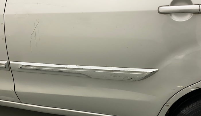 2014 Maruti Ertiga VXI, Petrol, Manual, 76,333 km, Rear left door - Slightly dented