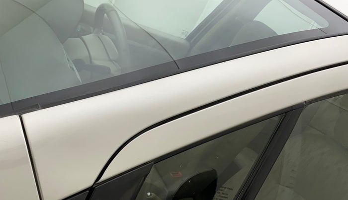 2014 Maruti Ertiga VXI, Petrol, Manual, 76,333 km, Left A pillar - Minor scratches