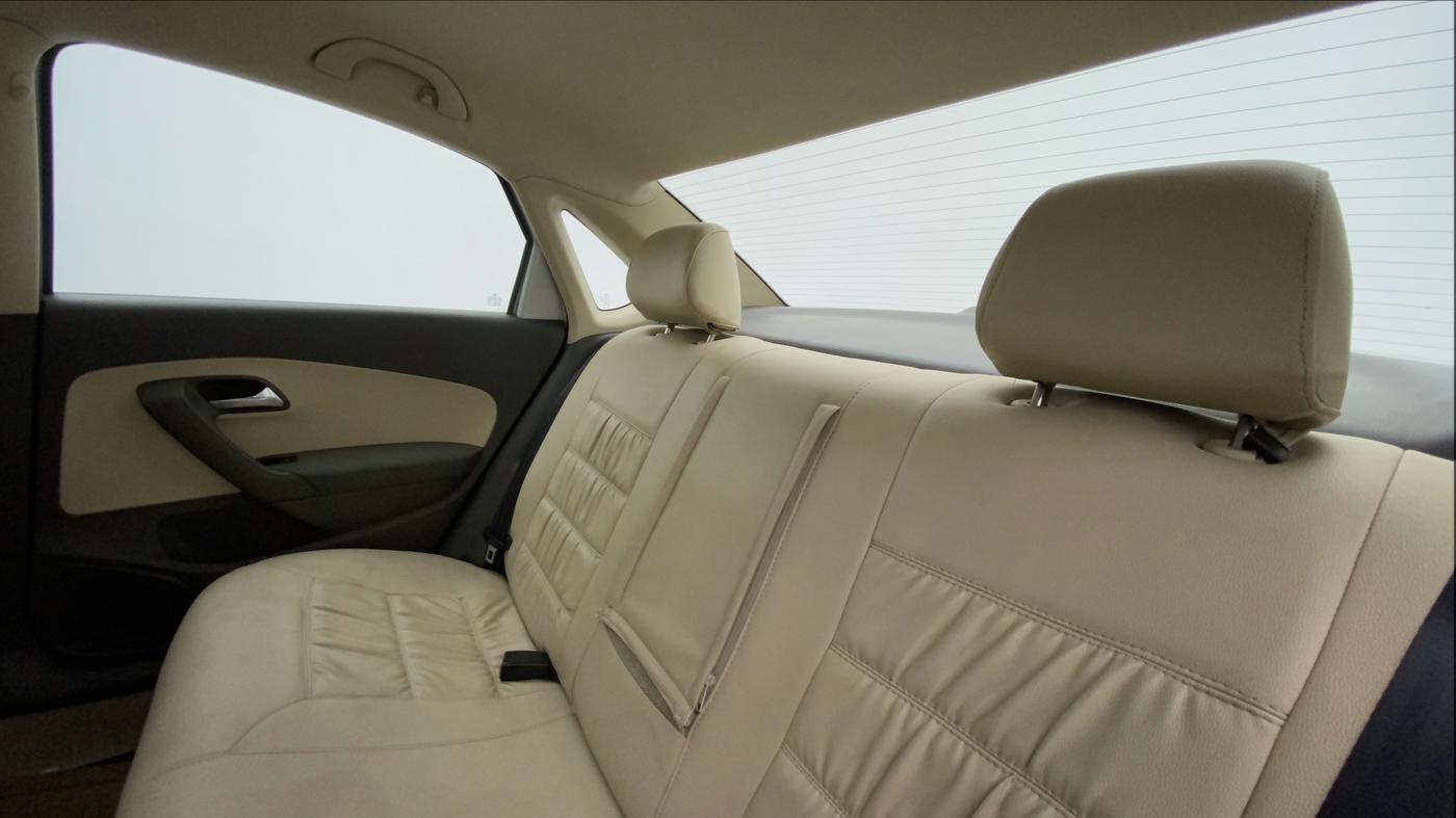 2011 Volkswagen Vento HIGHLINE 1.6 MPI, Petrol, Manual, 78,653 km, Right Side Rear Door Cabin