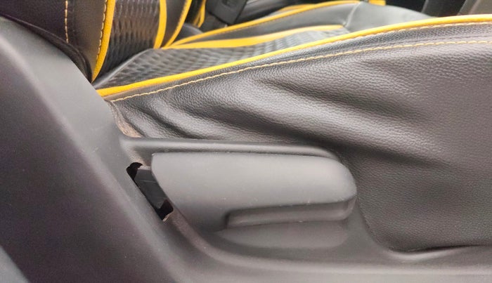 2015 Maruti Swift VXI, Petrol, Manual, 43,661 km, Driver Side Adjustment Panel