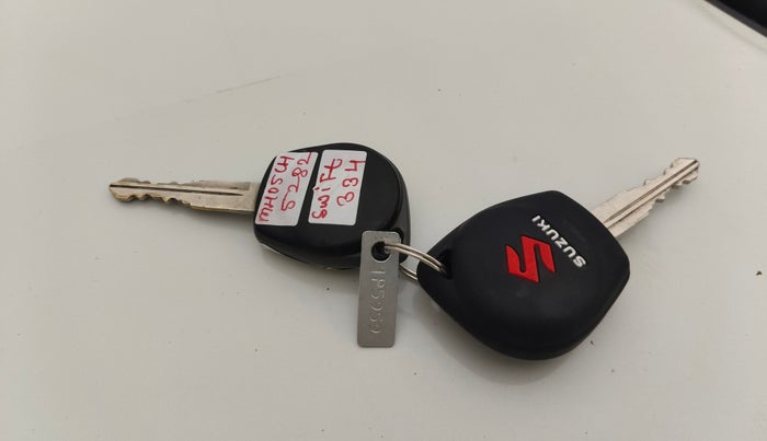 2015 Maruti Swift VXI, Petrol, Manual, 43,661 km, Key Close Up